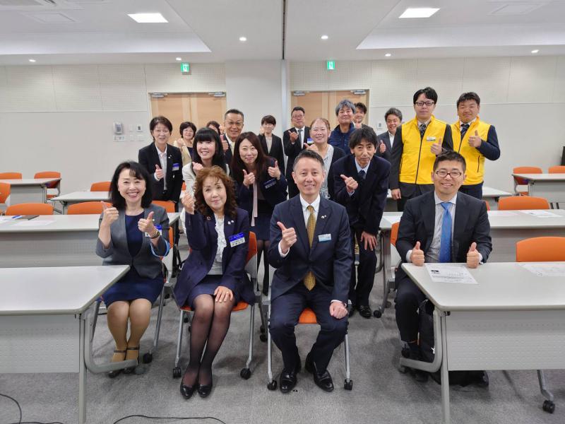 5月20日 講師 泉憲治氏を囲んで集合写真